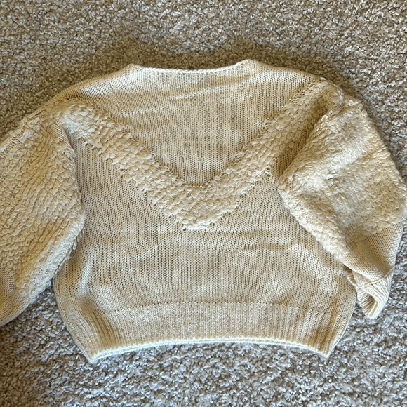 Retro vibe in this never worn cream knit with extra knitted details! - Picture 6 of 6